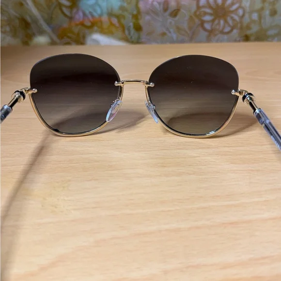 Woman’s BVLGARI 6123 designer Sunglasses. - Picture 13 of 16